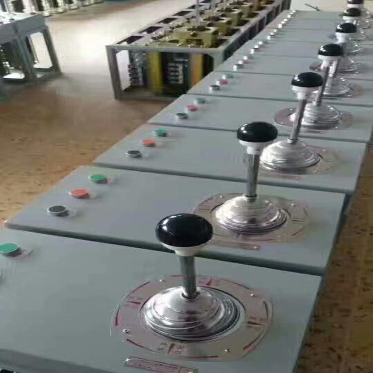 QT5-400/111聯(lián)動控制臺可根據(jù)使用單位的要求來決定手柄位置和相應(yīng)機構(gòu)的觸頭分合程序